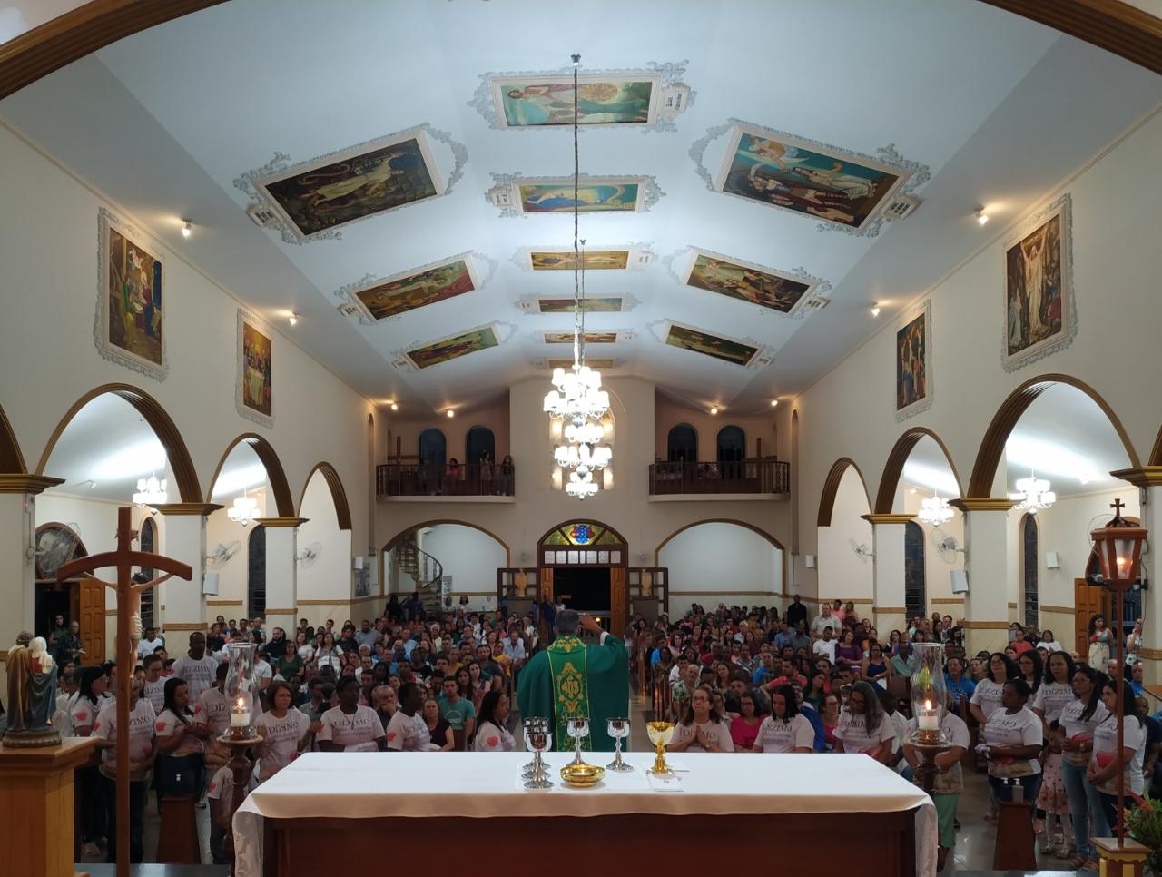 Diocese de Caratinga ENCONTRO DE CASAIS CRISTO NA PARÓQUIA DE