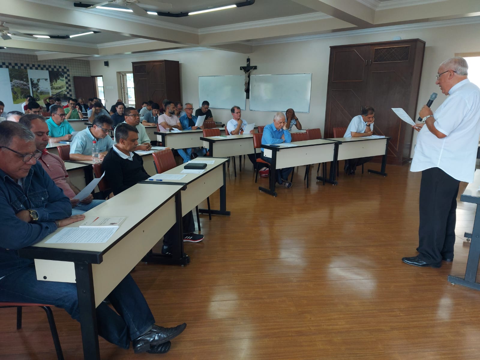 Diocese De Caratinga Clero Vivencia Seu Retiro Retiro Anual Nesta Semana